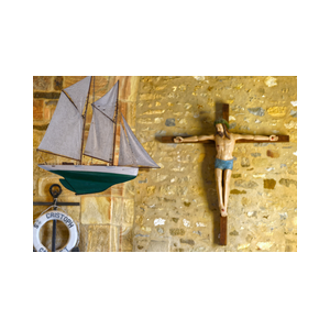 Een miniatuur zeilboot naar Christus in Camaret sur Mer