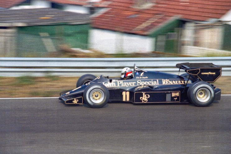 Elio de Angelis in de Lotus Renaul 95T op Zandvoort in 1984